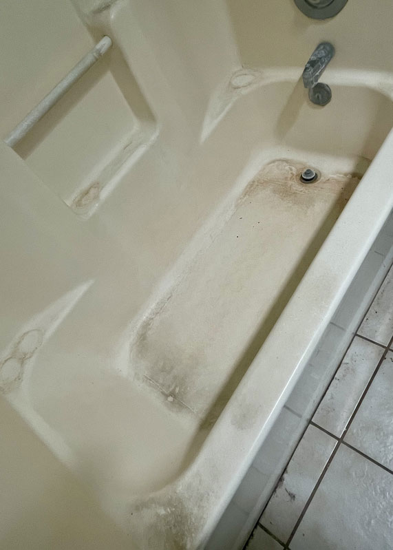 Bathtub before Canyon Cleaning service