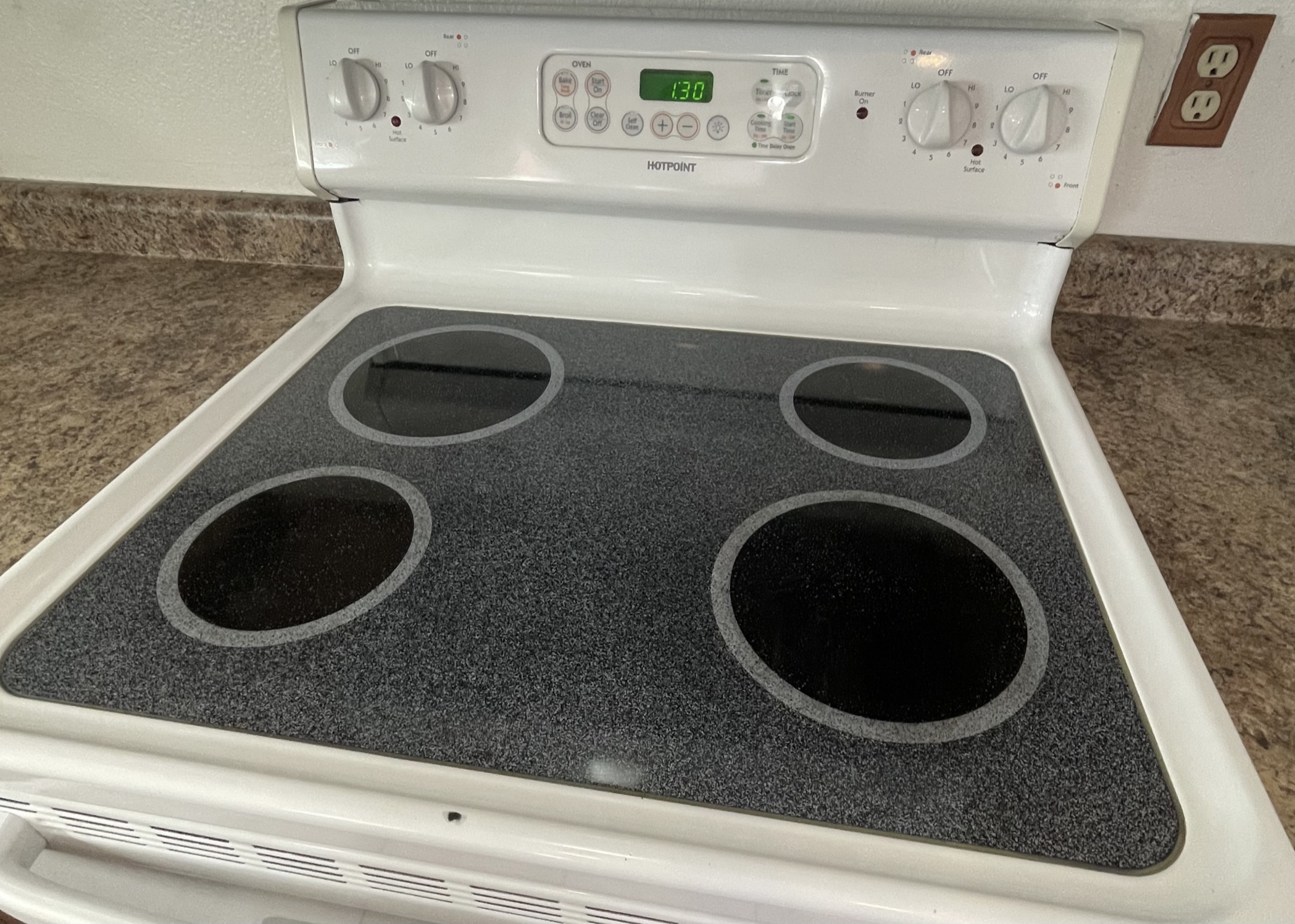 Glass cooktop after Canyon Cleaning service