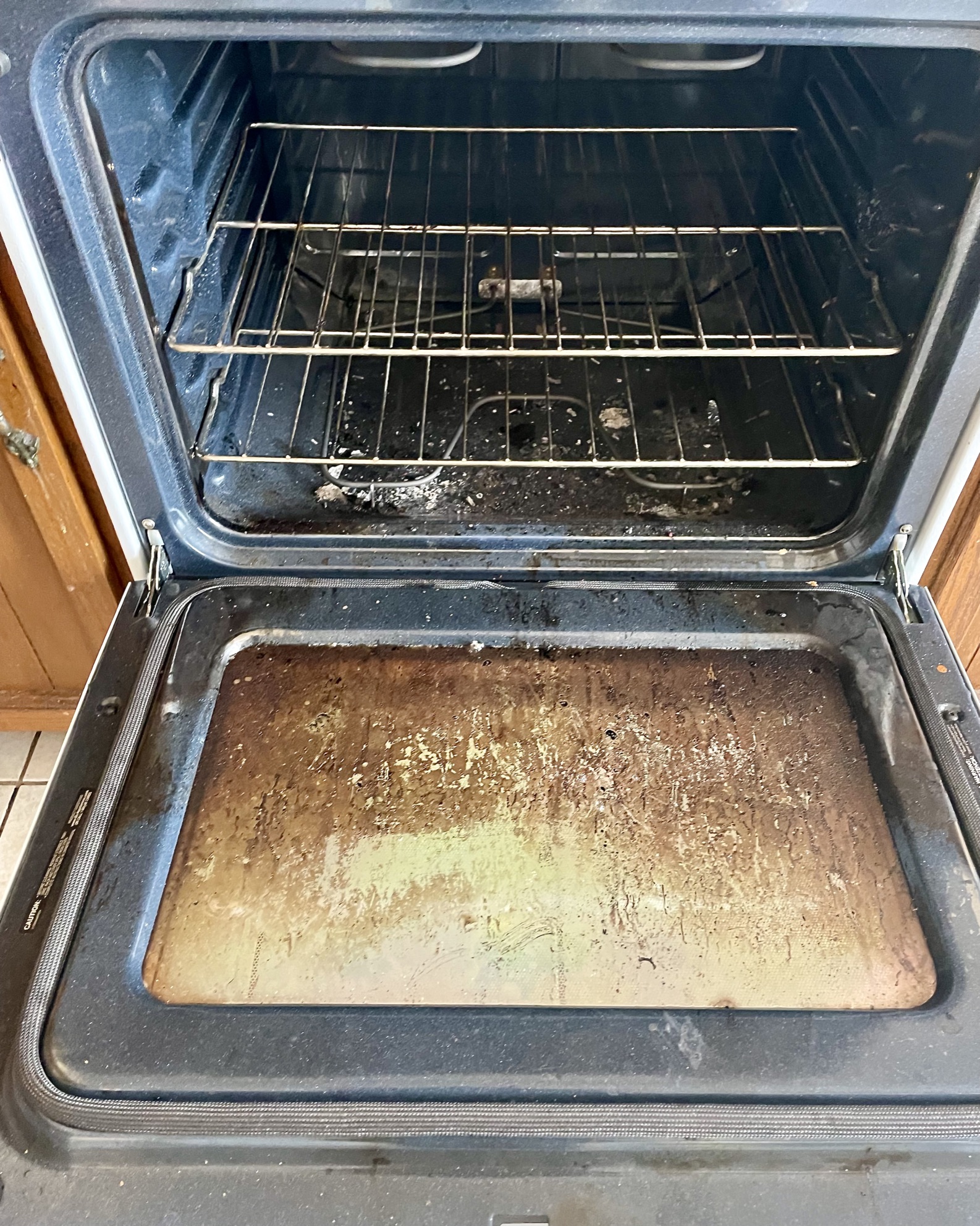 Oven interior before Canyon Cleaning service